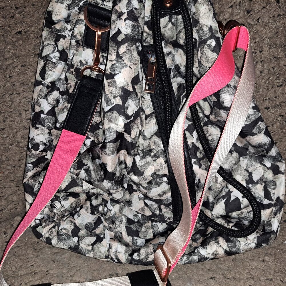 LULULEMON-Sweat To Street-Hobo Bag-Mystic Jungle Butter Pink-No Pouch-Near Mint - Picture 3 of 6